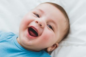 Dźwięki oddechowe u małych dzieci – co oznacza charczenie?