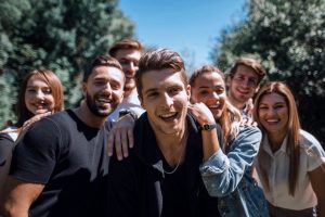 Geneza i znaczenie imienia Bartłomiej – kiedy obchodzimy imieniny tego imienia oraz znane osoby noszące to imię