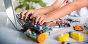 Programowanie dla najmłodszych – co to jest i jakie są korzyści