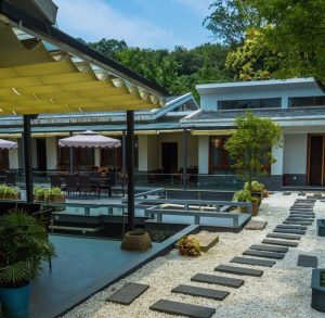 Oświetlenie ogrodowe LED – energooszczędne pomysły na wieczorne spotkania